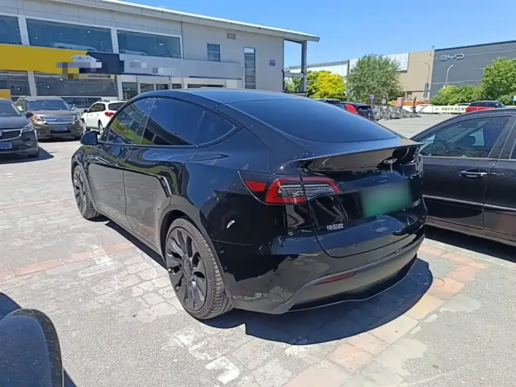 Tesla Model Y — фото 4