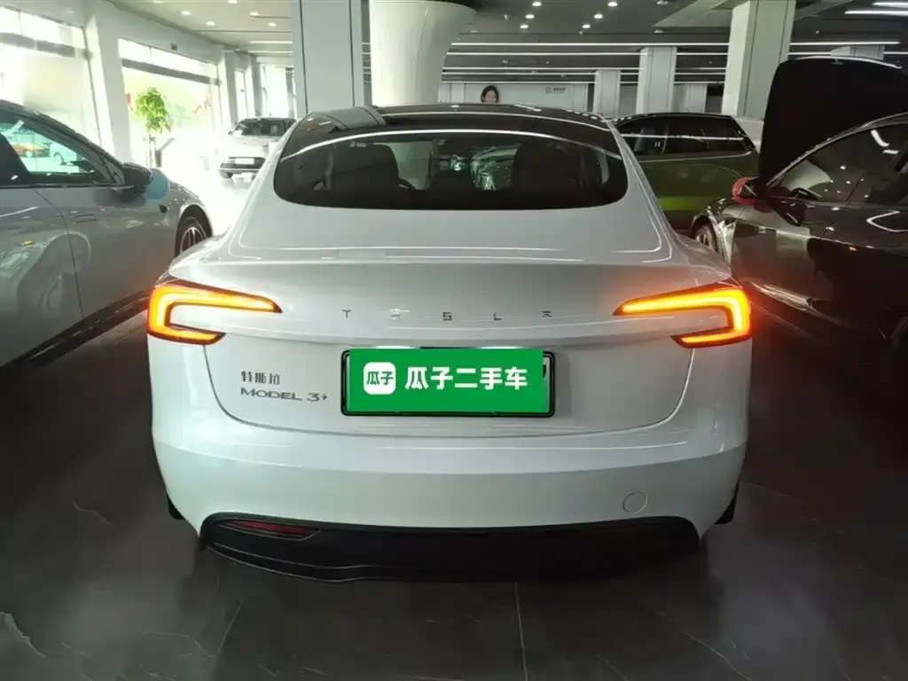 Tesla Model 3 — фото 7