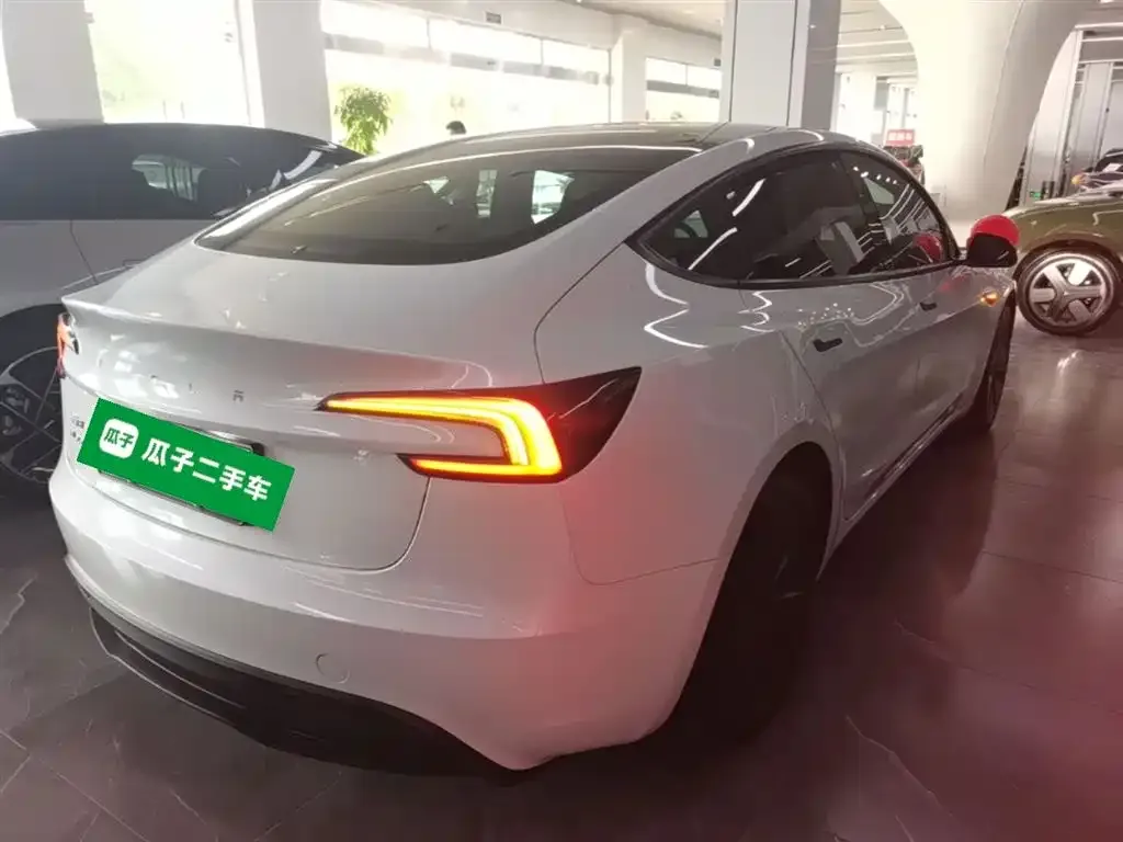 Tesla Model 3 — фото 5