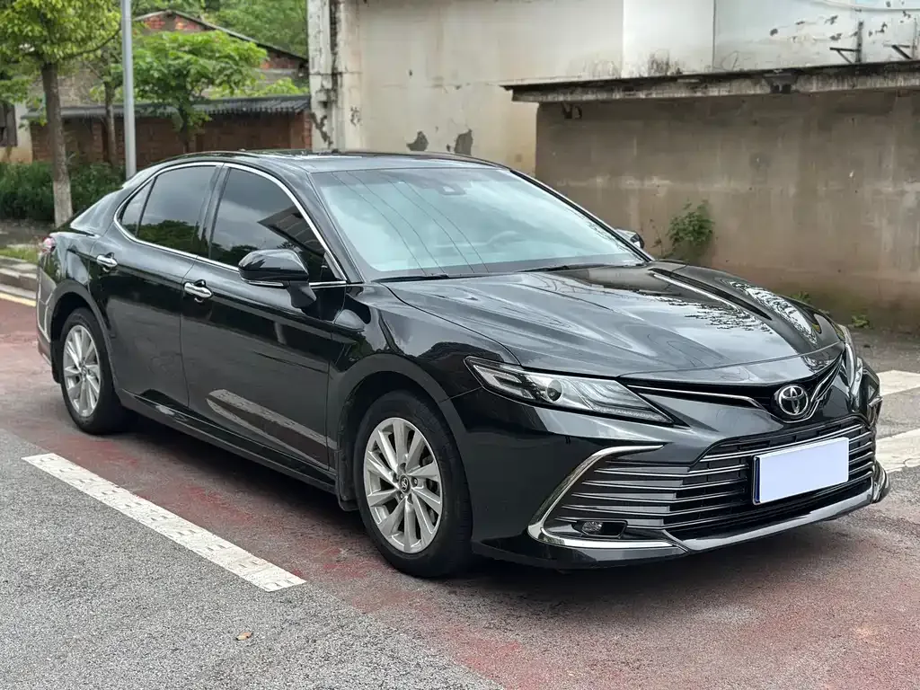 Toyota Camry — фото 7