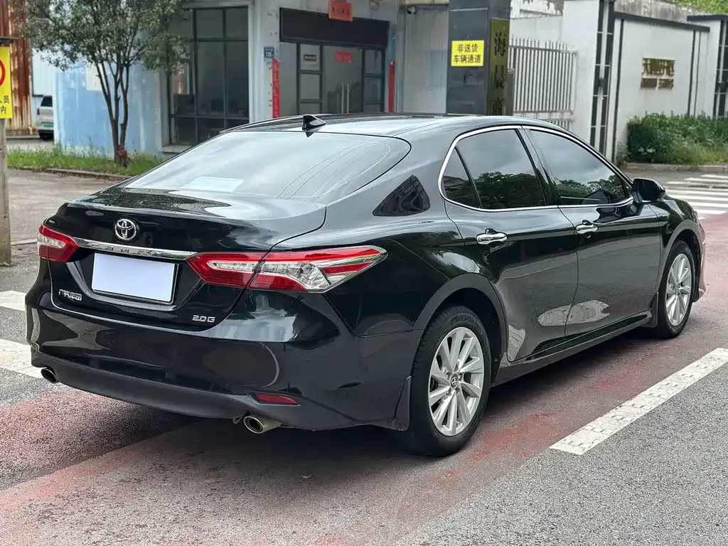 Toyota Camry — фото 9