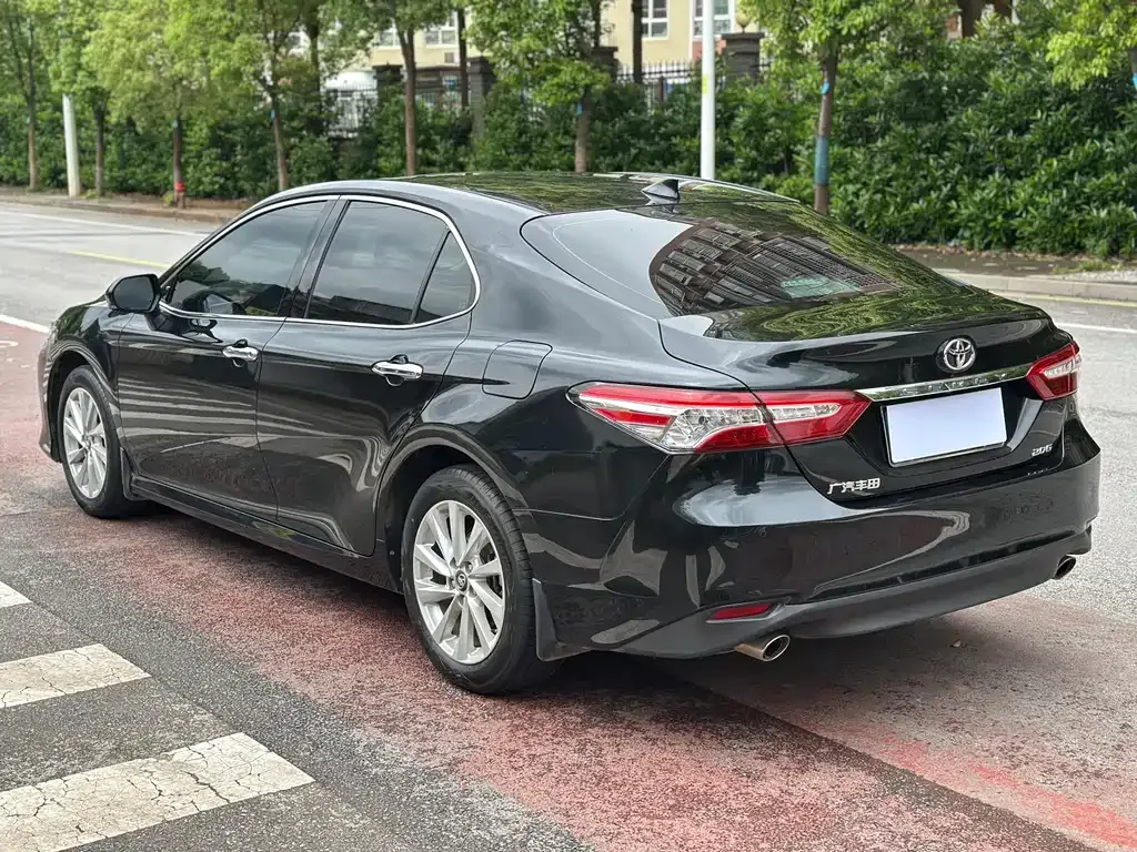 Toyota Camry — фото 8