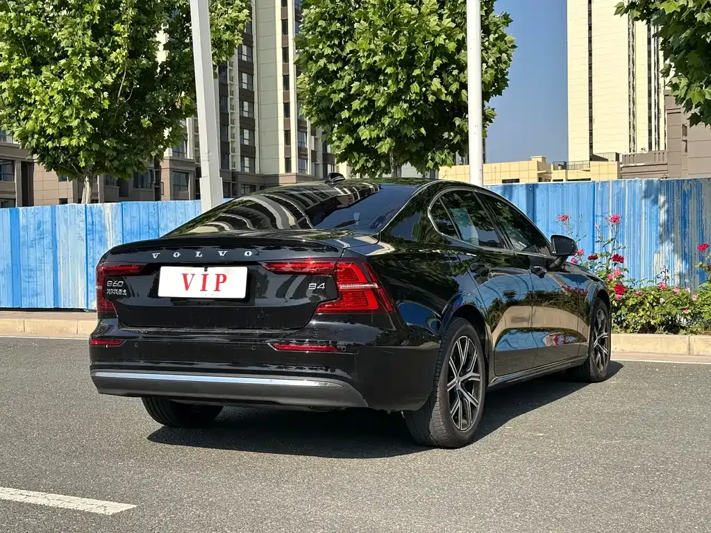Volvo S60 — фото 10