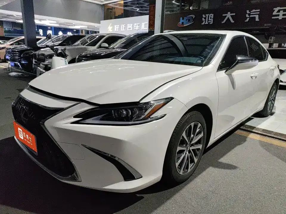 Lexus ES — фото 1