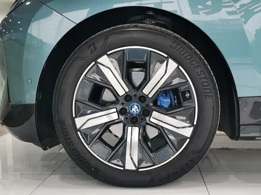 BMW iX M60 2024 из CN, фото 4
