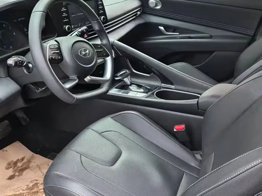 Hyundai Elantra — фото 4