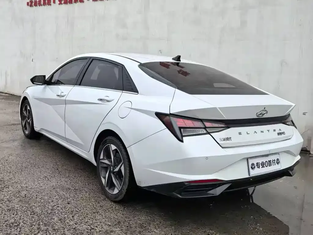 Hyundai Elantra — фото 6