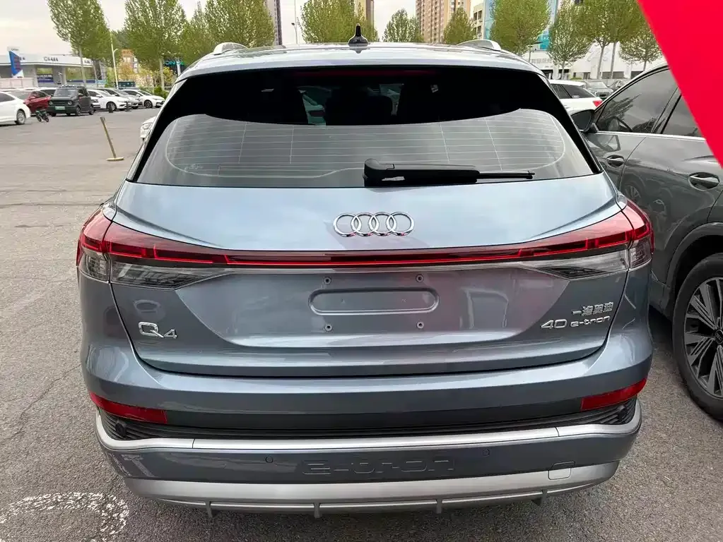 Audi Q4 e-tron — фото 10