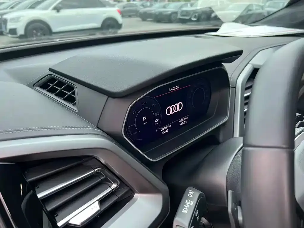 Audi Q4 e-tron — фото 9