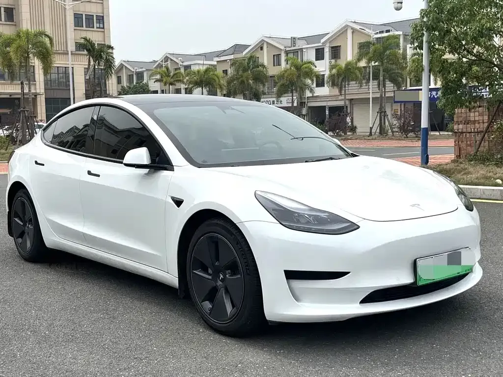 Tesla Model 3 — фото 7