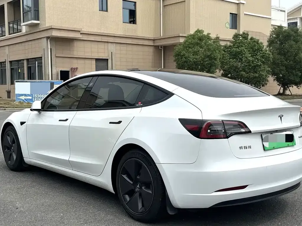 Tesla Model 3 — фото 8