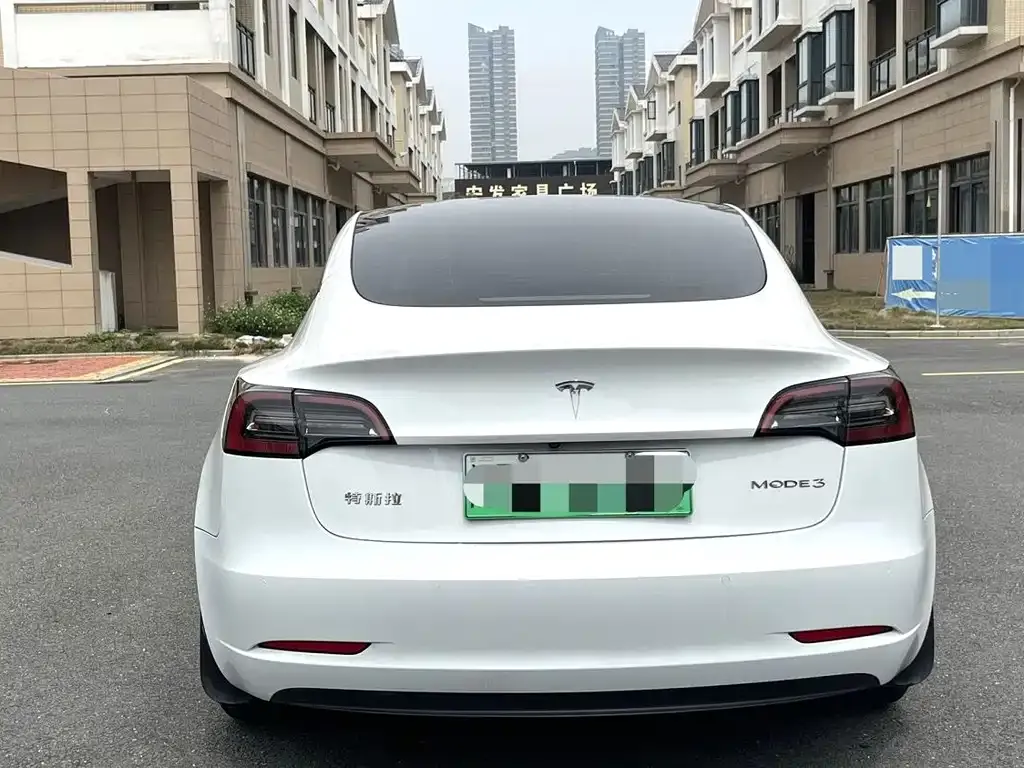 Tesla Model 3 — фото 5