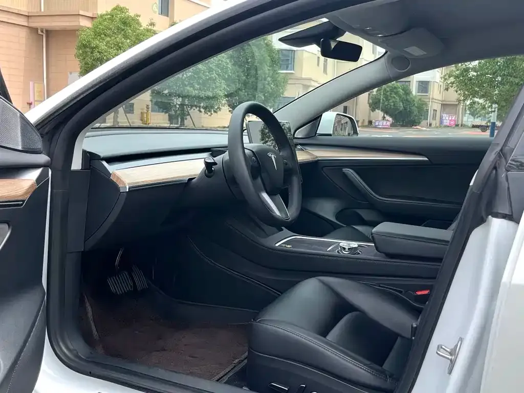 Tesla Model 3 — фото 6