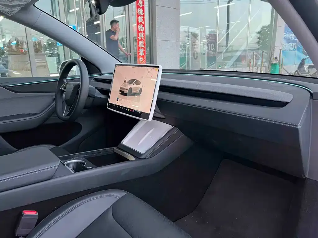 Tesla Model Y — фото 5