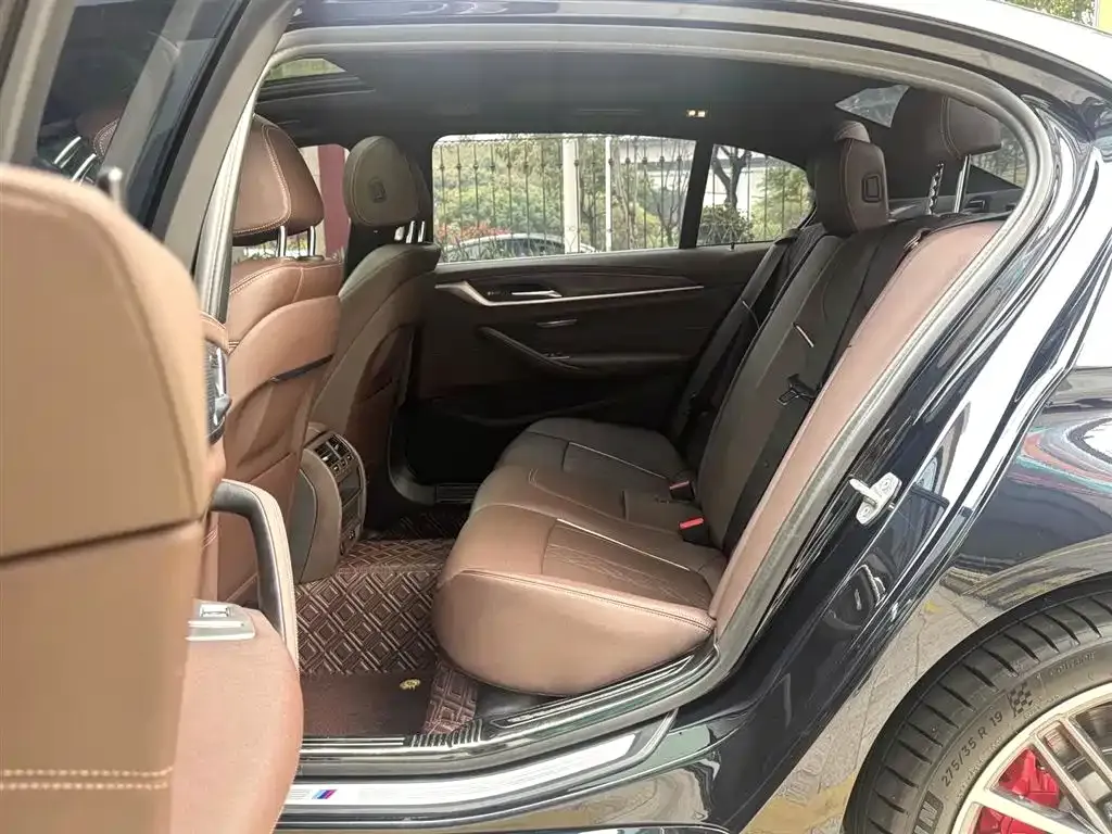 BMW 5 Series 2022 из CN, фото 5