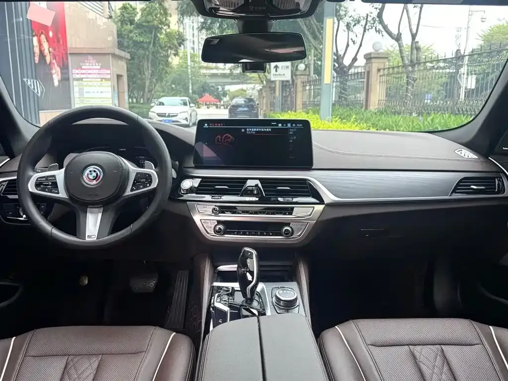 BMW 5 Series 2022 из CN, фото 10