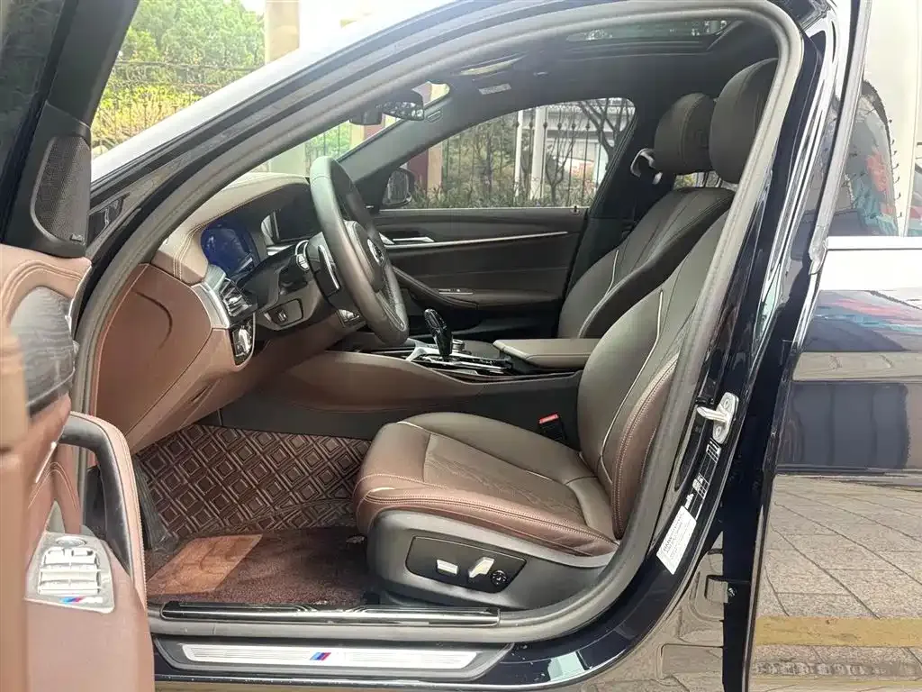 BMW 5 Series 2022 из CN, фото 6