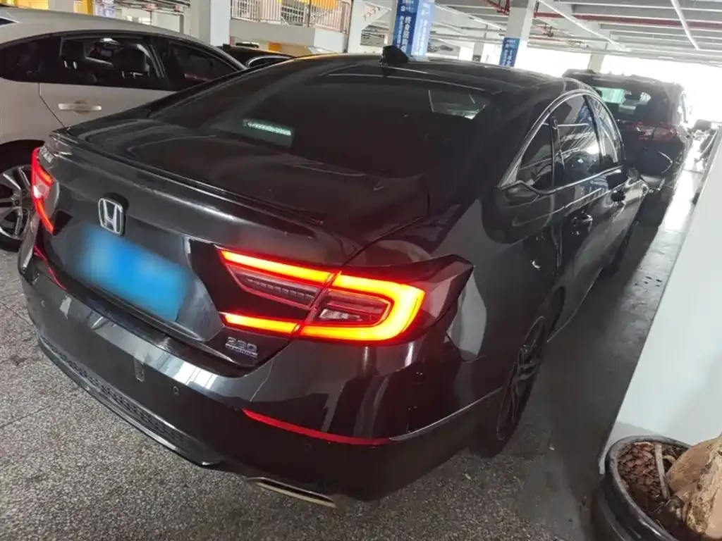 Honda Accord — фото 10