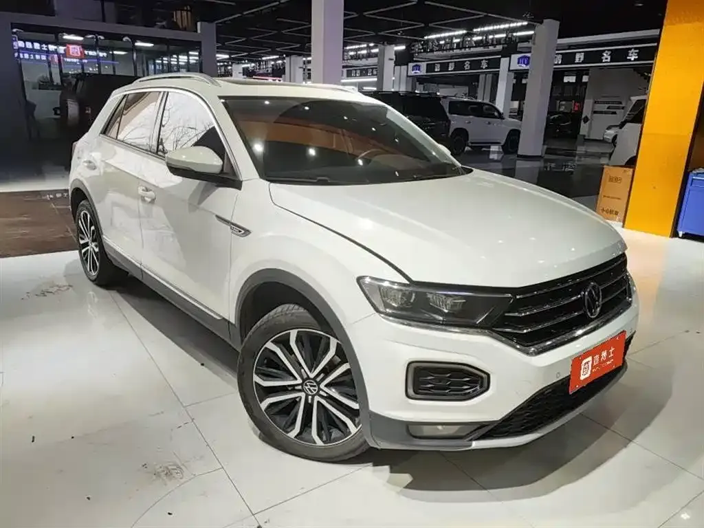 Volkswagen T-Roc — фото 9