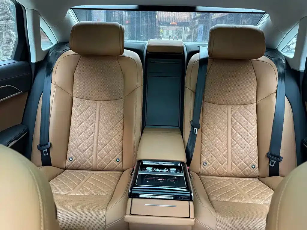 Audi A8 — фото 3