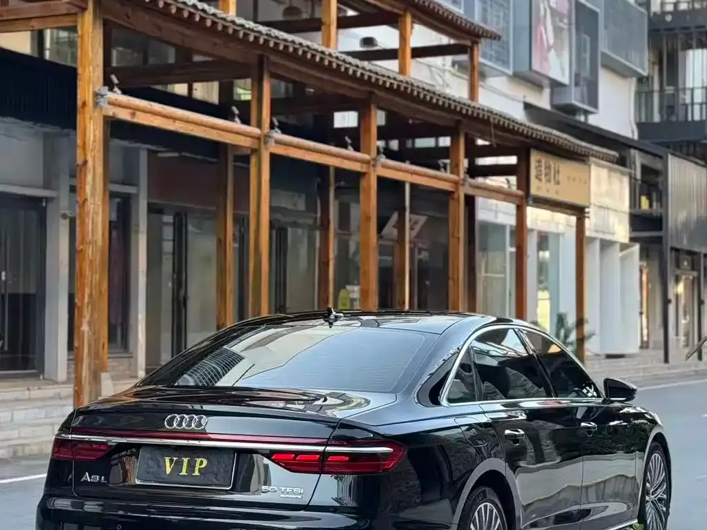 Audi A8 — фото 7