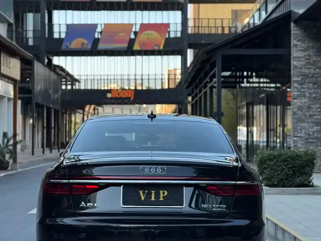 Audi A8 — фото 9