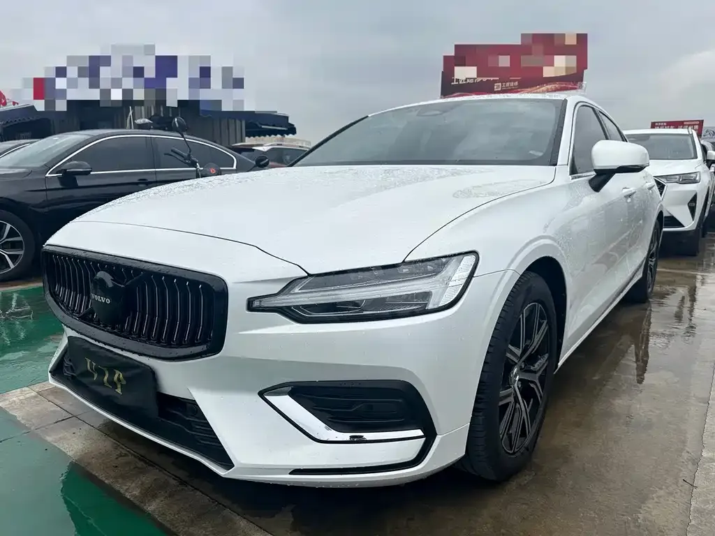 Volvo S60 — фото 1