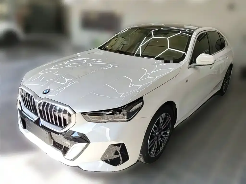 BMW 5 Series — фото 1