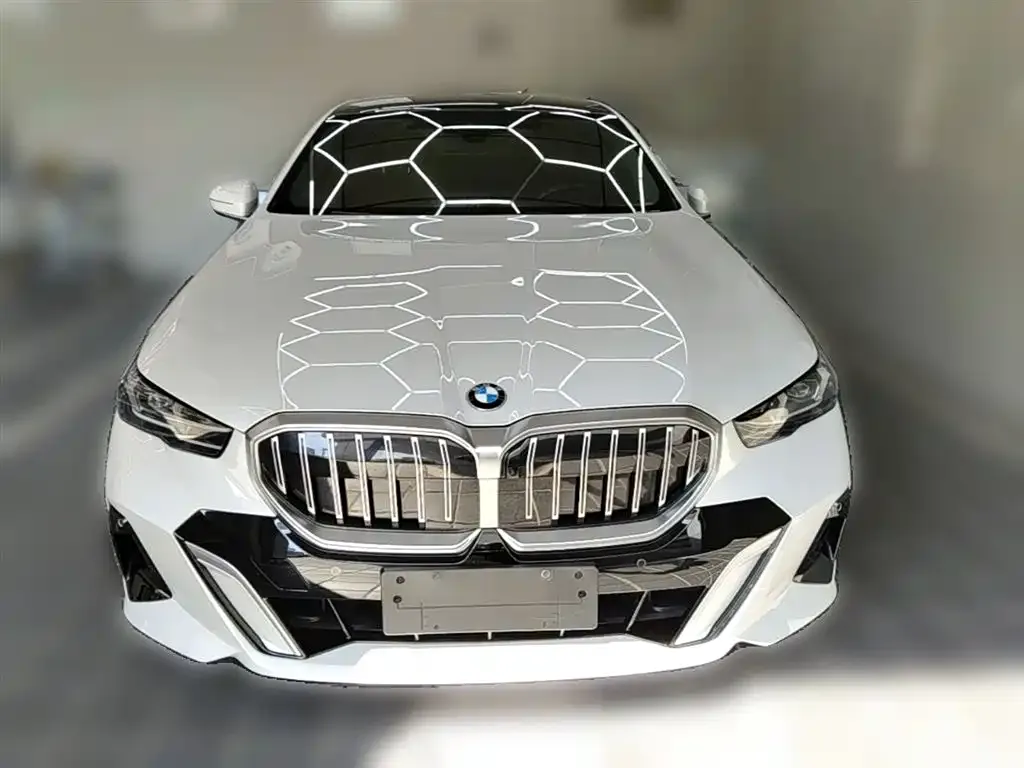 BMW 5 Series — фото 5