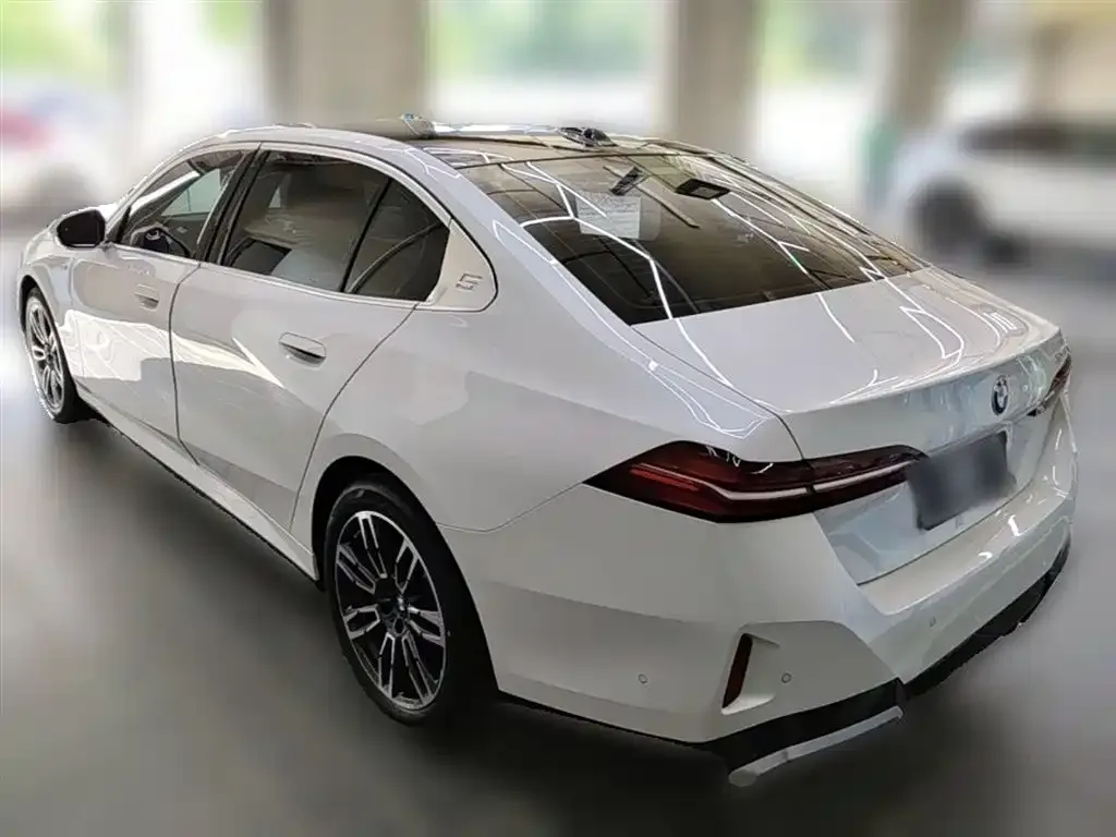 BMW 5 Series — фото 10