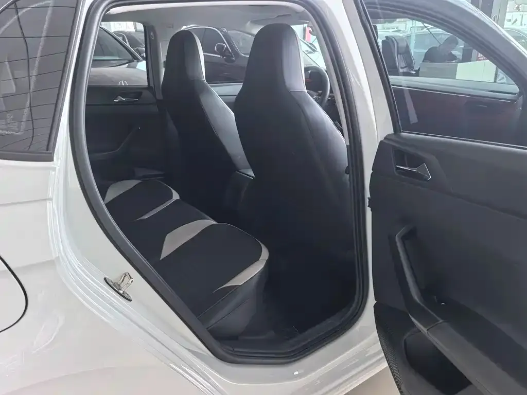 Volkswagen Polo 2023 из CN, фото 7