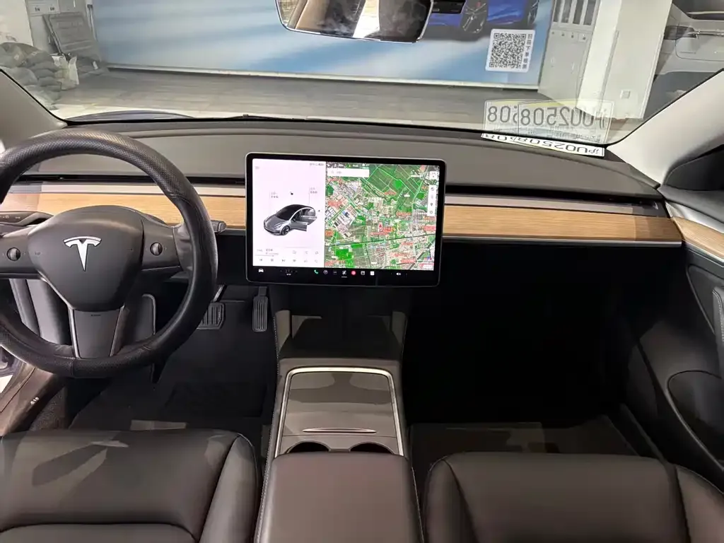 Tesla Model 3 — фото 3
