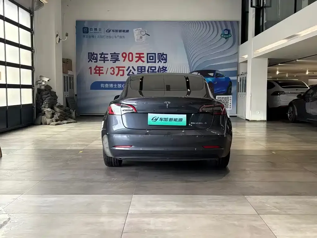 Tesla Model 3 — фото 7