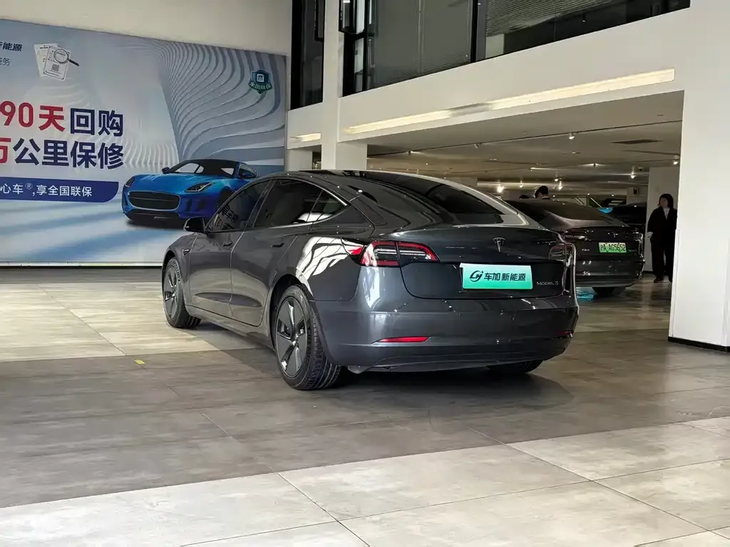 Tesla Model 3 — фото 6
