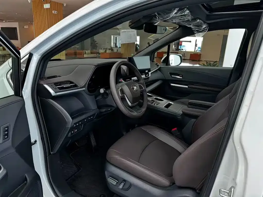 Toyota Granvia — фото 8