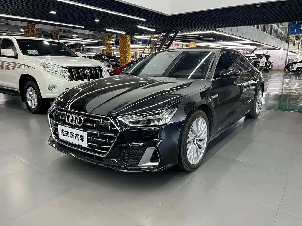 Audi A7L — фото 1