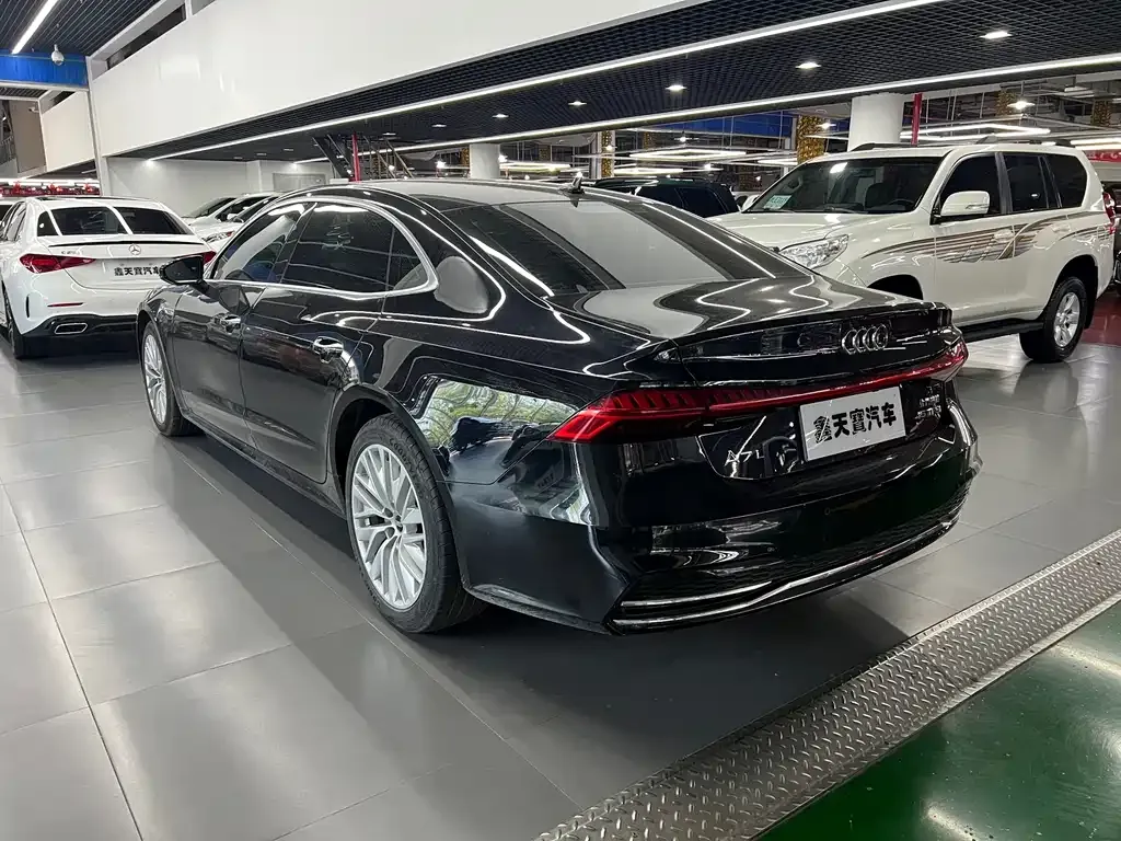 Audi A7L — фото 5