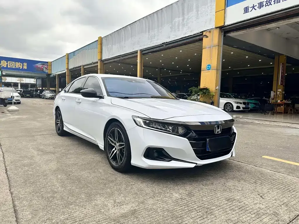 Honda Accord — фото 10