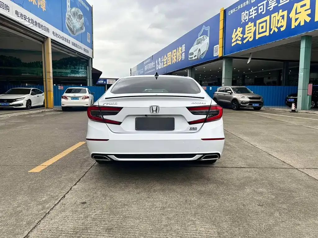 Honda Accord — фото 8