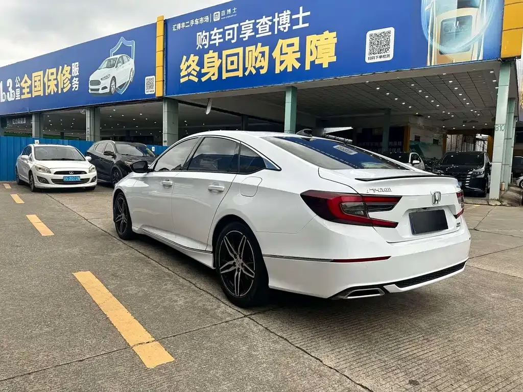 Honda Accord — фото 9