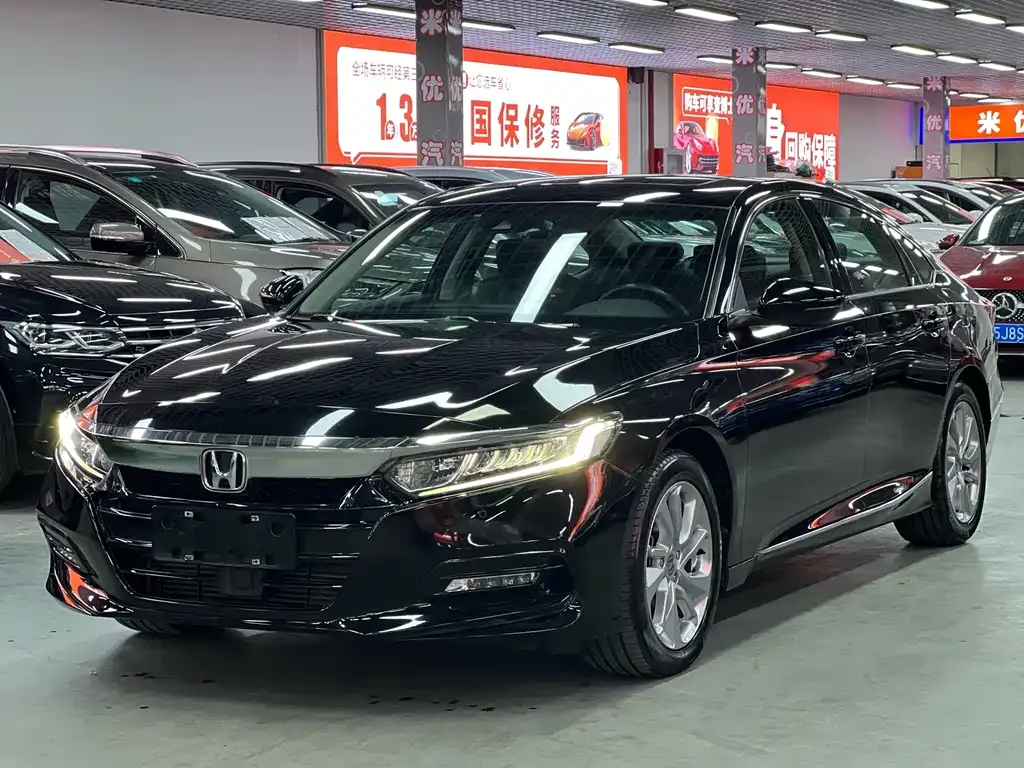 Honda Accord — фото 1