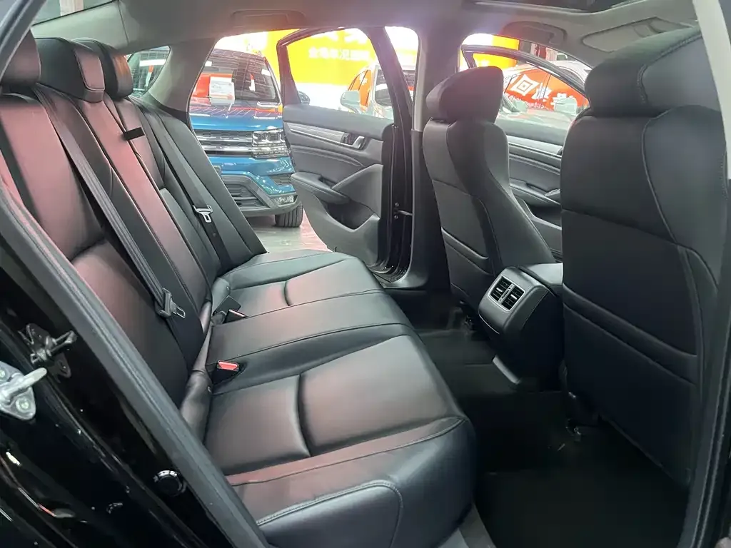 Honda Accord — фото 10