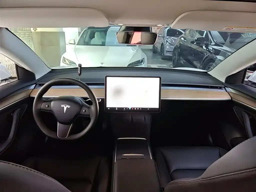 Tesla Model 3 — фото 3