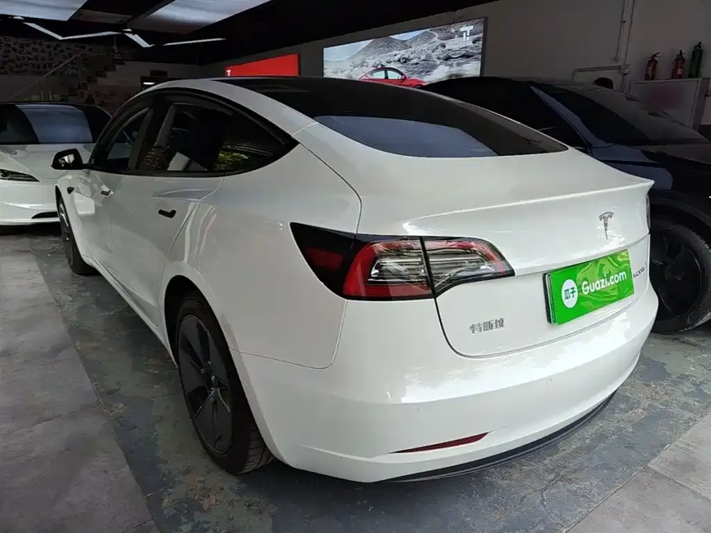 Tesla Model 3 — фото 10