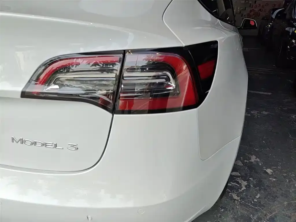 Tesla Model 3 — фото 6