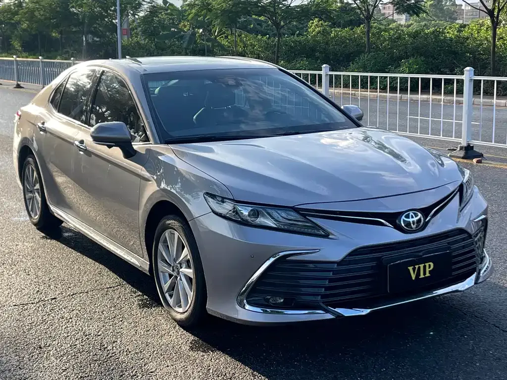 Toyota Camry — фото 4