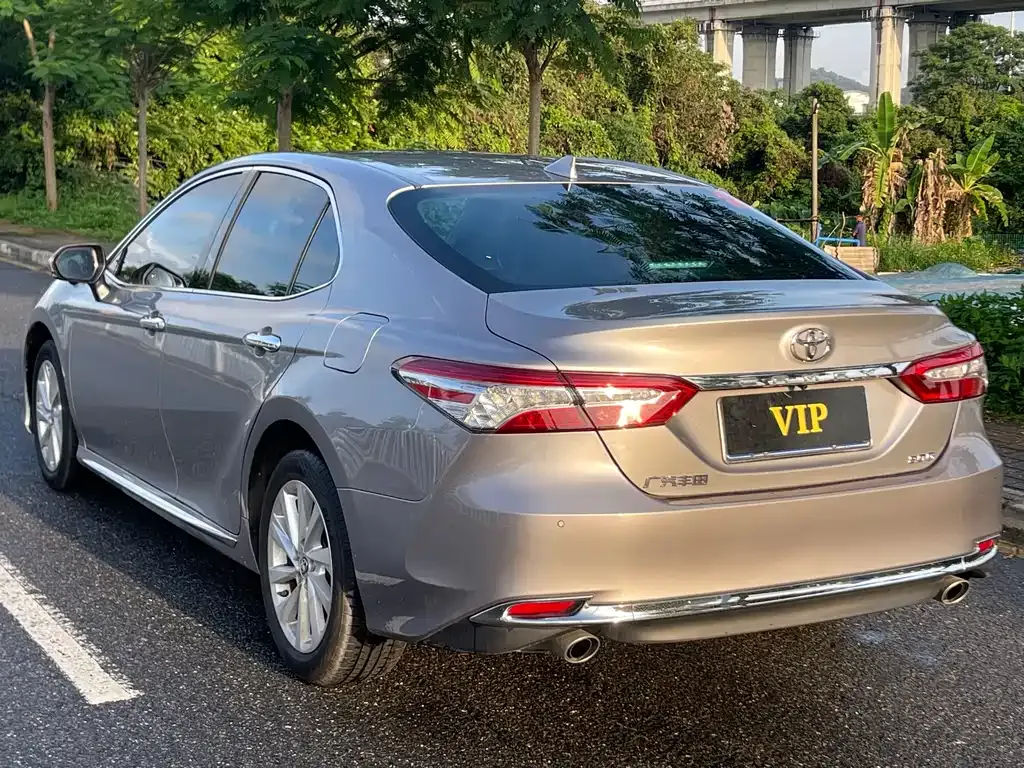 Toyota Camry — фото 9