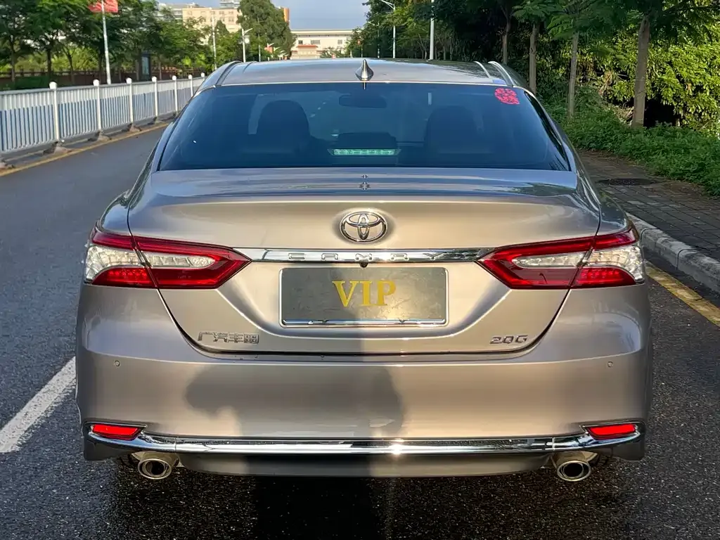 Toyota Camry — фото 5