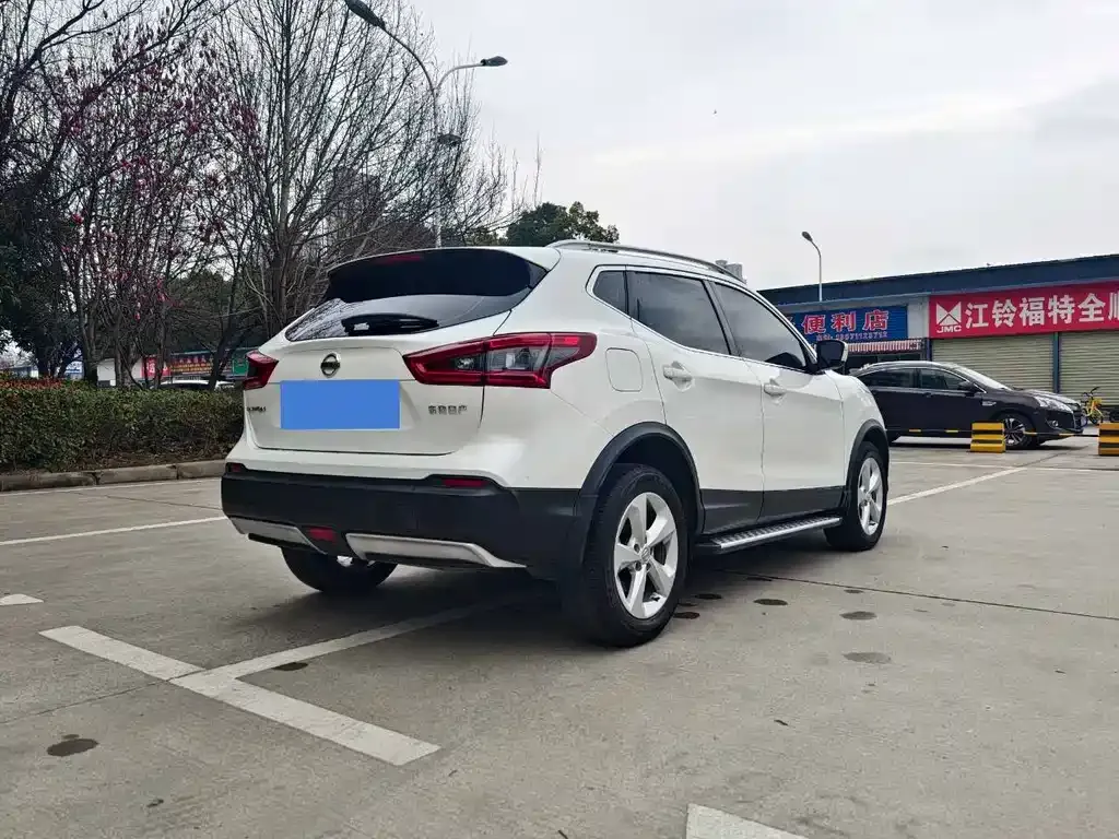 Nissan Qashqai — фото 7