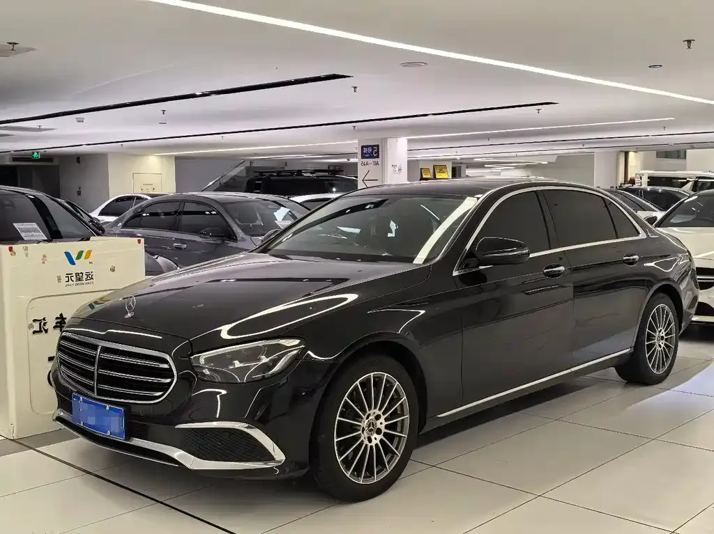 Mercedes-Benz E-Class — фото 1